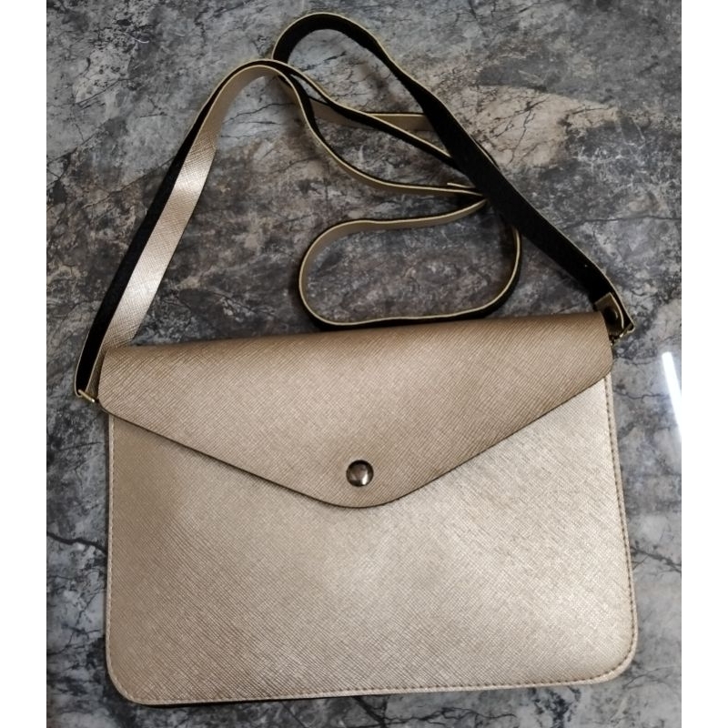 tas slempang wanita warna gold