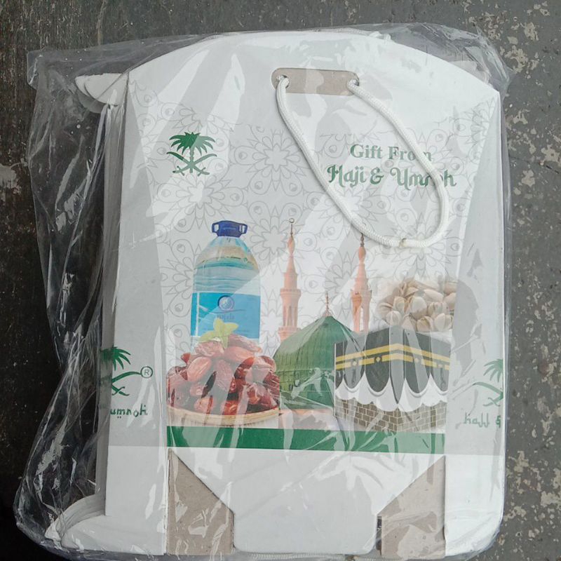 

TAS DUS KOSONG GIFT oleh oleh haji umroh