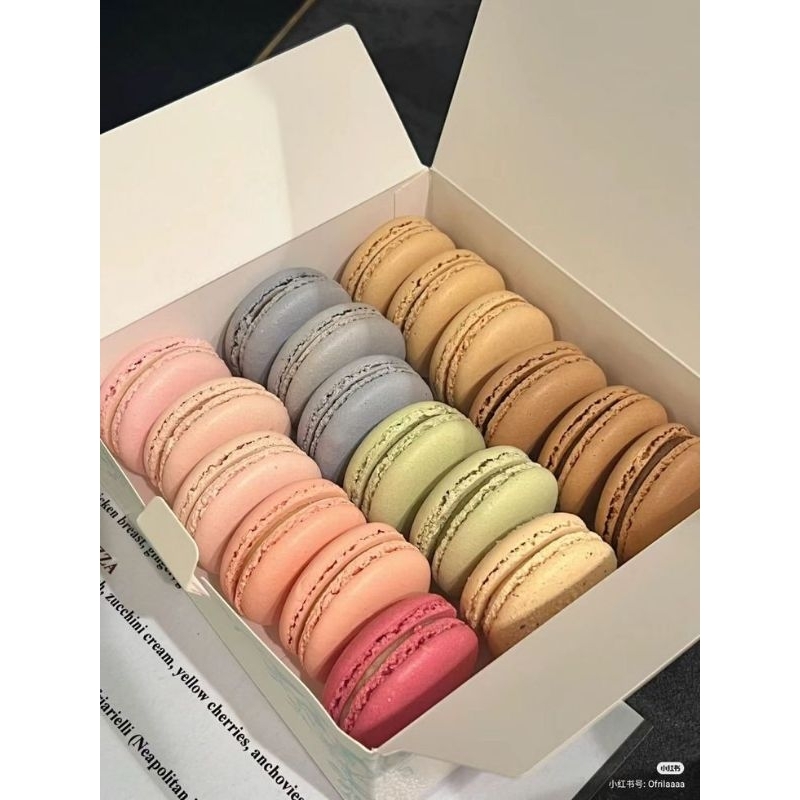 

Exclusive Macaron Box 12pcs by Le Macaron Chic