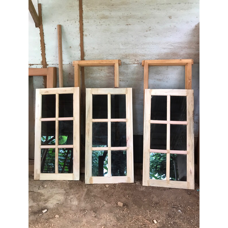 Bingkai daun jendela kayu mahoni