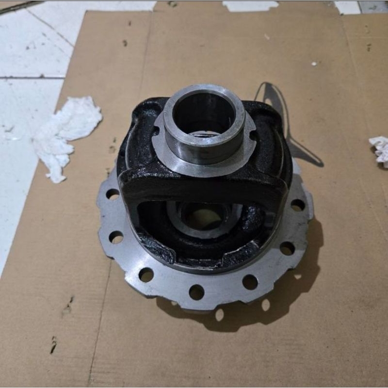 tengkorak gardan depan canter 4x4/colt diesel 4x4