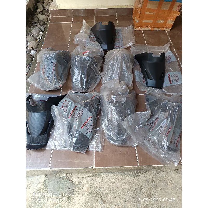 80151-KZR-600ZD cover center cover mesin honda vario125 kzr original AHM