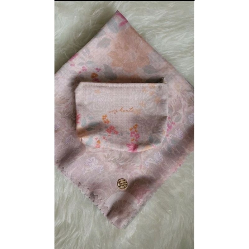 scarf by mega iskanti preloved