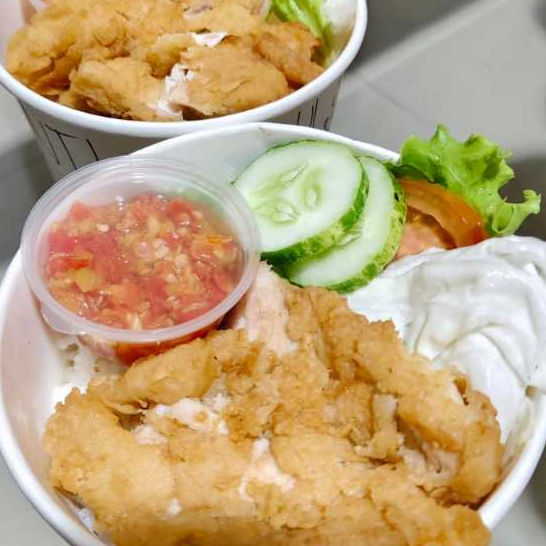 

Paket Nasi Ayam Geprek dengan Sambal Bawang Pedas | Bento Box Hemat & Lezat Siap Santap