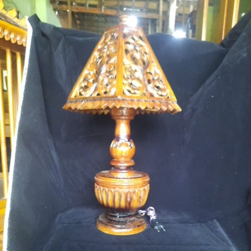 lampu meja ukir-lampu meja kayu jati ukir