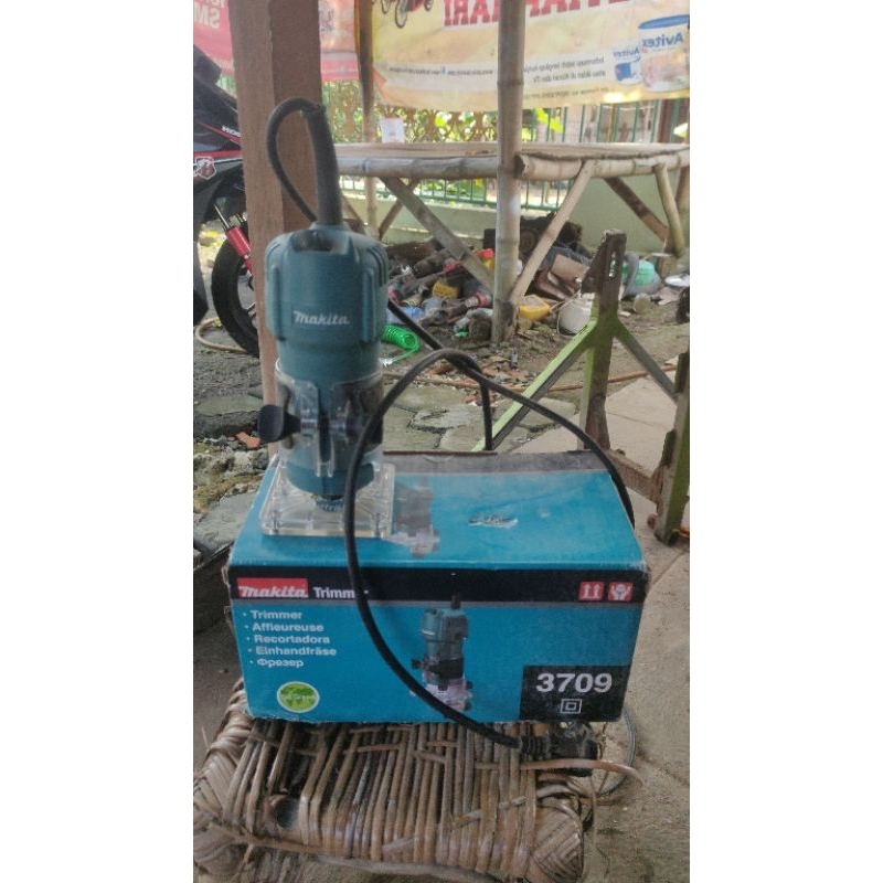 Mesin trimer kayu makita 3709 (bekas)