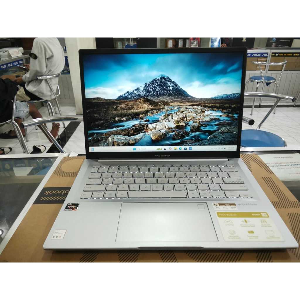 Laptop Second Asus Vivobook M1403QA Ryzen 5 5600H RAM 8GB SSD 512GB 14" FHD Key backlight