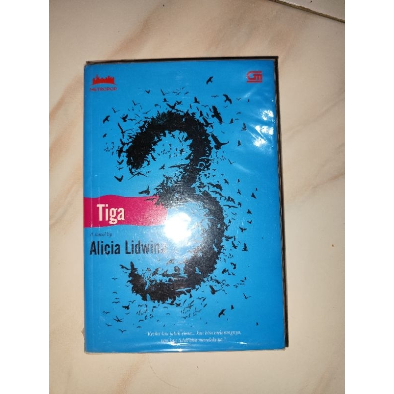 Preloved Novel Tiga (3) by Alicia Lidwina
