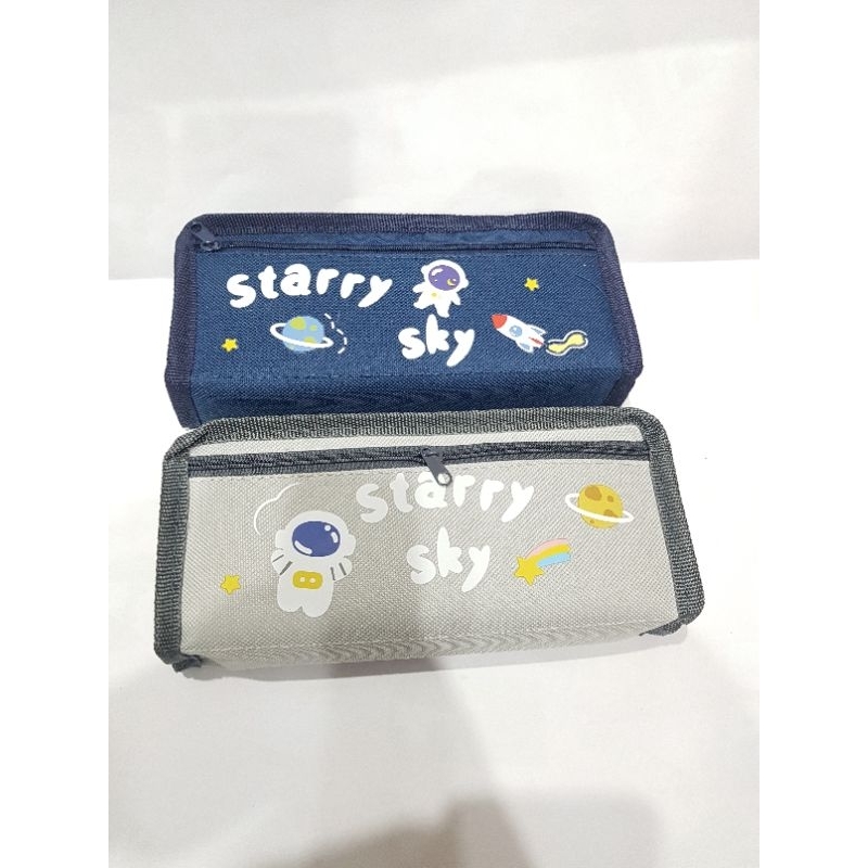 

Tempat Pensil Sleting Motif Astronot ZF-246