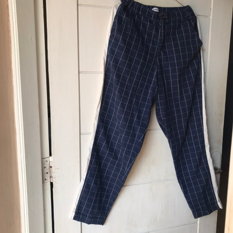 Preloved celana wanita nevada