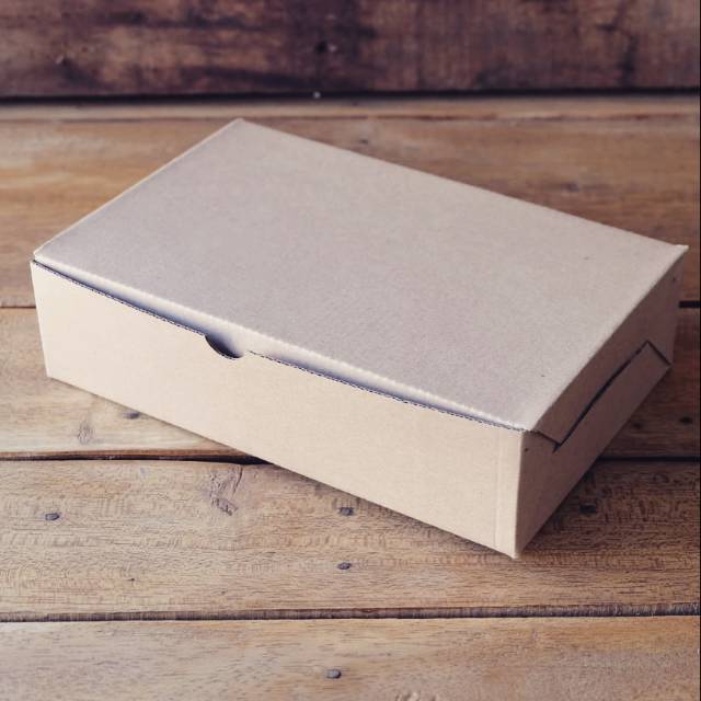 

Dus Polos / Box Corrugated / Gift Box (Uk. 23x15x6cm)