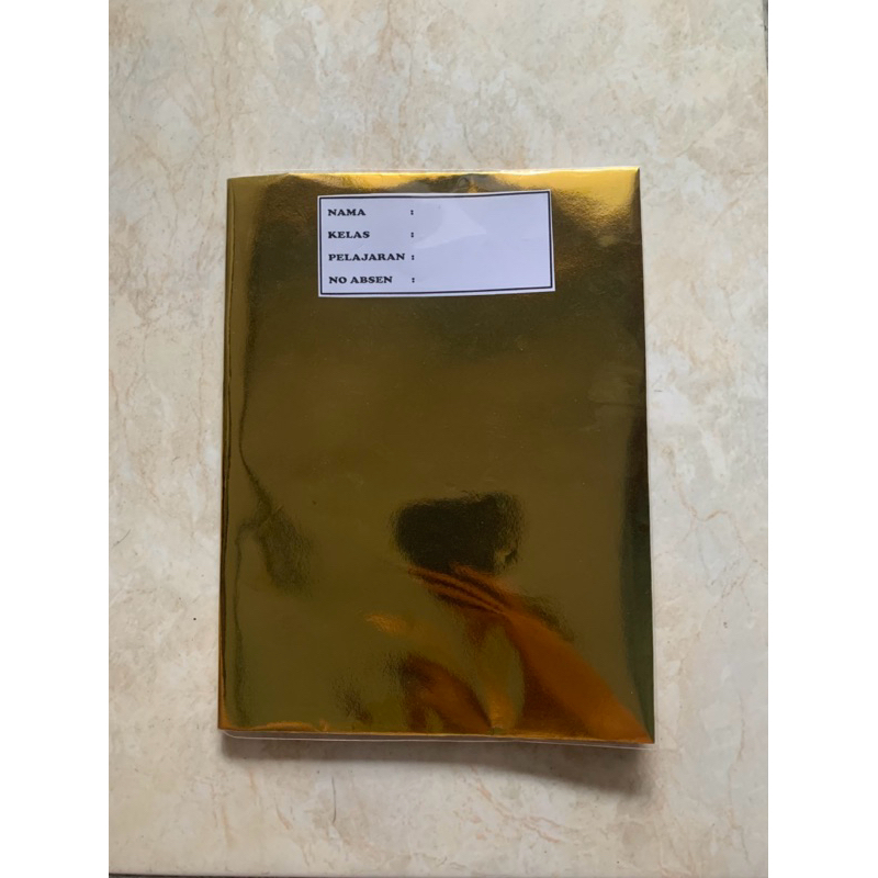 

buku tulis sudah disampul sukung warna emas gilap (gold) dan sampul plastik
