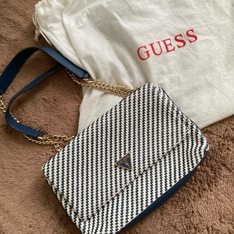 LIKE NEW guess original shoulder bag