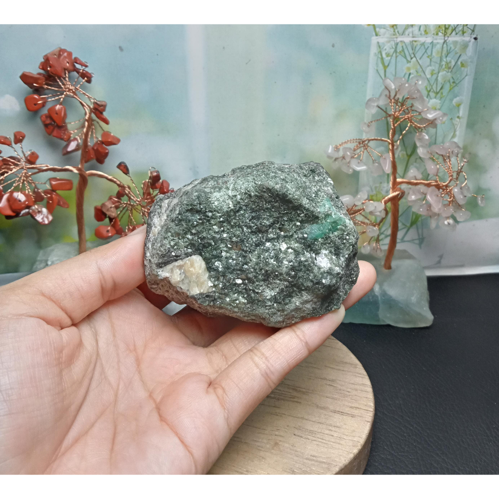 Natural Emerald Rough / Raw Stone (1)