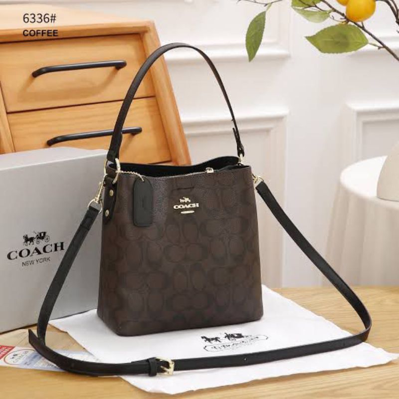 Tas wanita merk coach