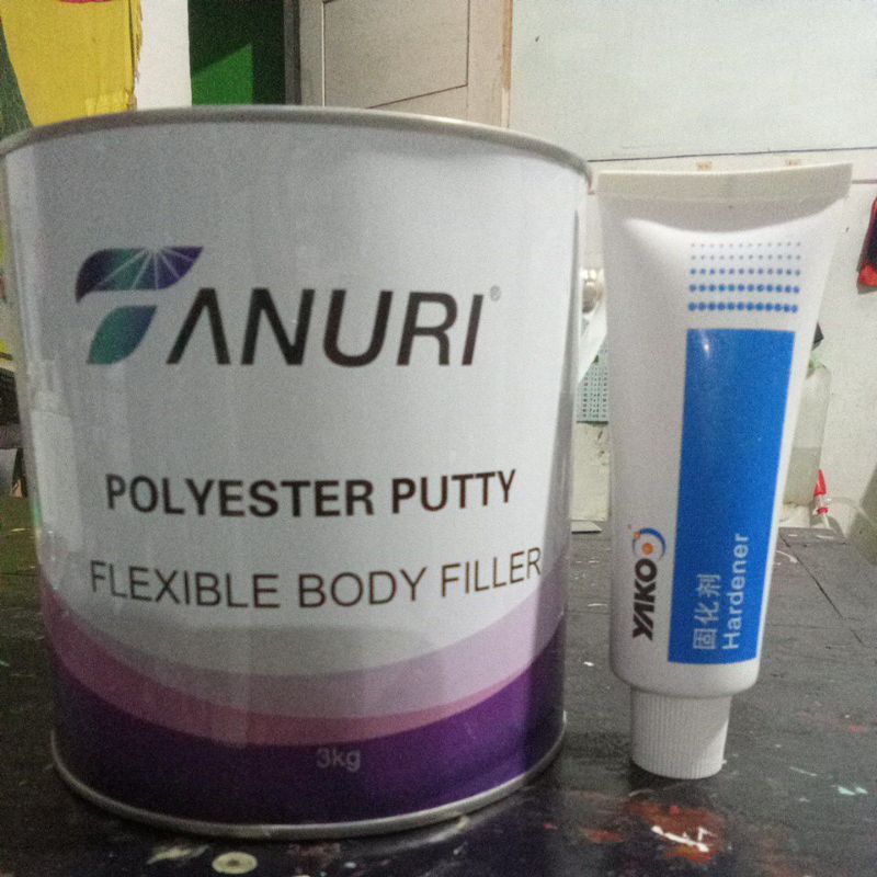 Polyester putty / dempul
