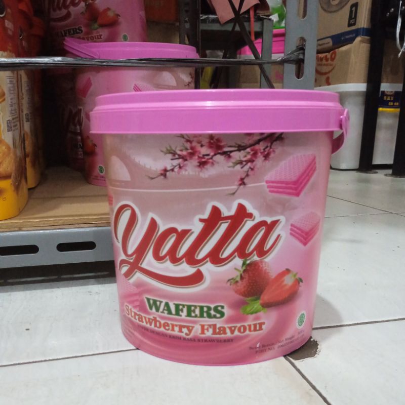 

yatta Wafer rasa stroberi dan vanila