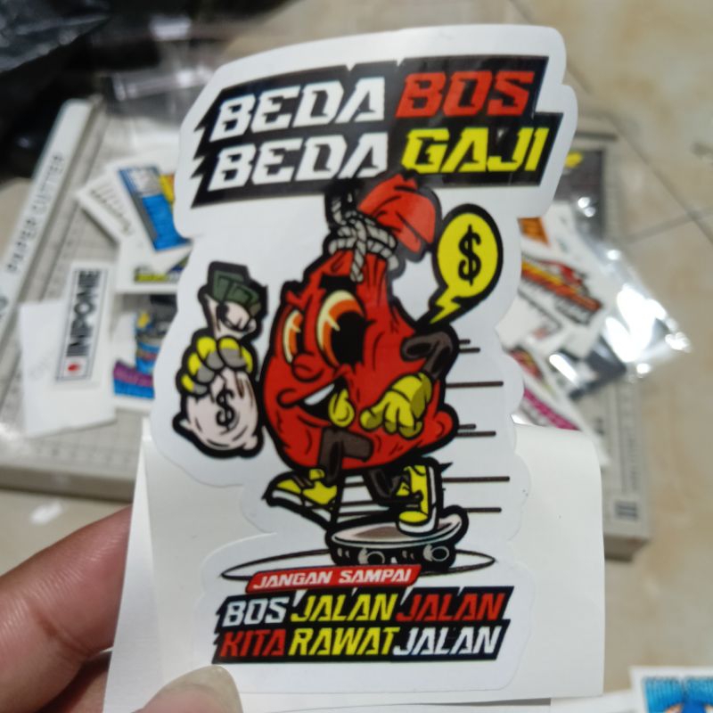 

STIKER BEDA BOS BEDA GAJI