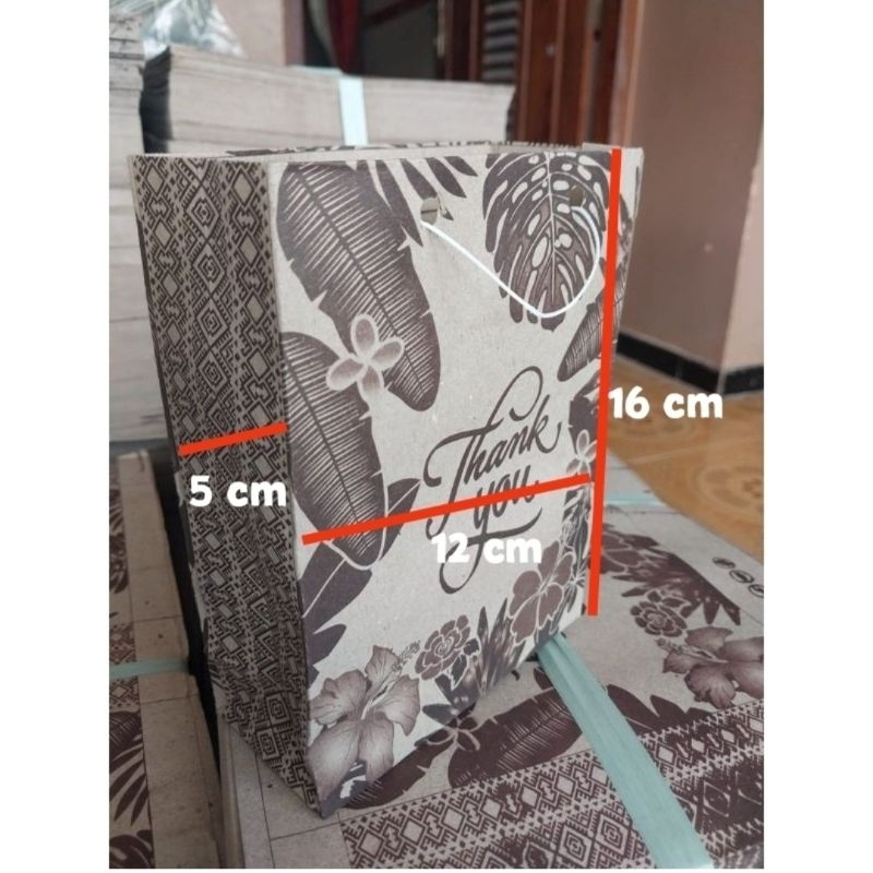 

Paperbag Motif MINI (P 16, L 12, T 5) / Tas Kertas Batik Tas Souvenir Mini !!!