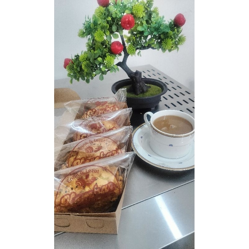 

Roti abon, floss roll , roti gulung abon isi 4 by kembar bakery