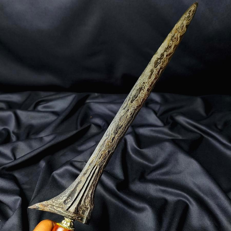 Pusaka Keris Jalak Sangu Tumpeng Pamor Kulit Semangka Koleksi Antik