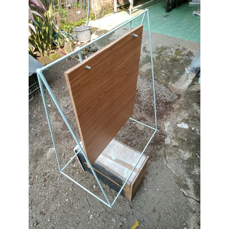 

Papan nama A