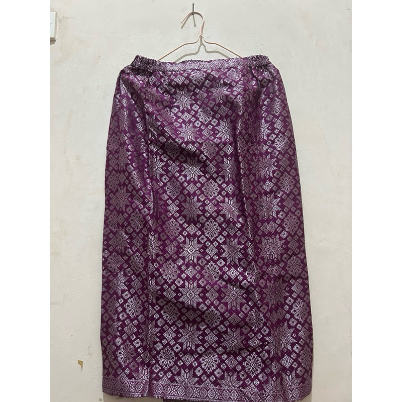 Rok Songket Warna Ungu Terong
