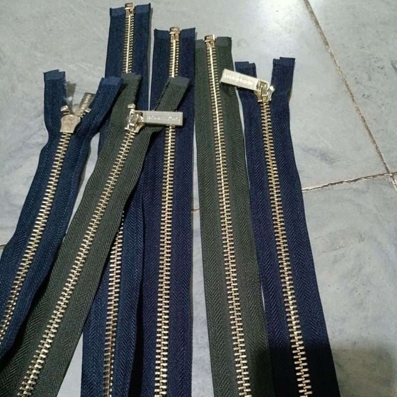 Resleting jaket besi no 8