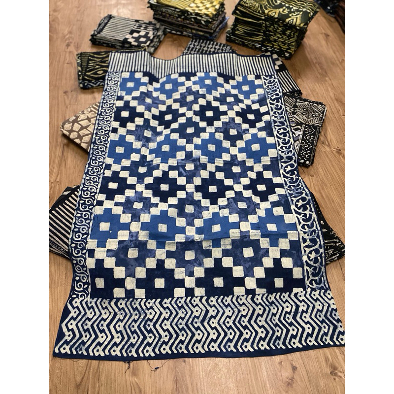 Saput Batik Semi Indigo dan udeng