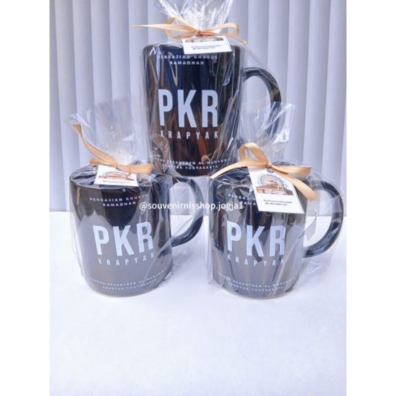 Souvenir kelahiran gelas mug hitam sablon murah/mug hitam untuk 1000harian /souvenir gelas mug hitam
