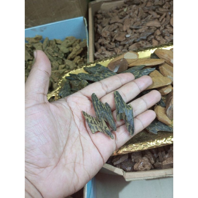kayu gaharu muhasan tiger kelas atas 100gram