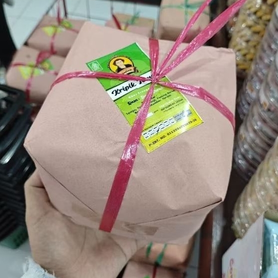

Besek Kecil Keripik Tempe Nyonya Sujiah Asli Tulungagung