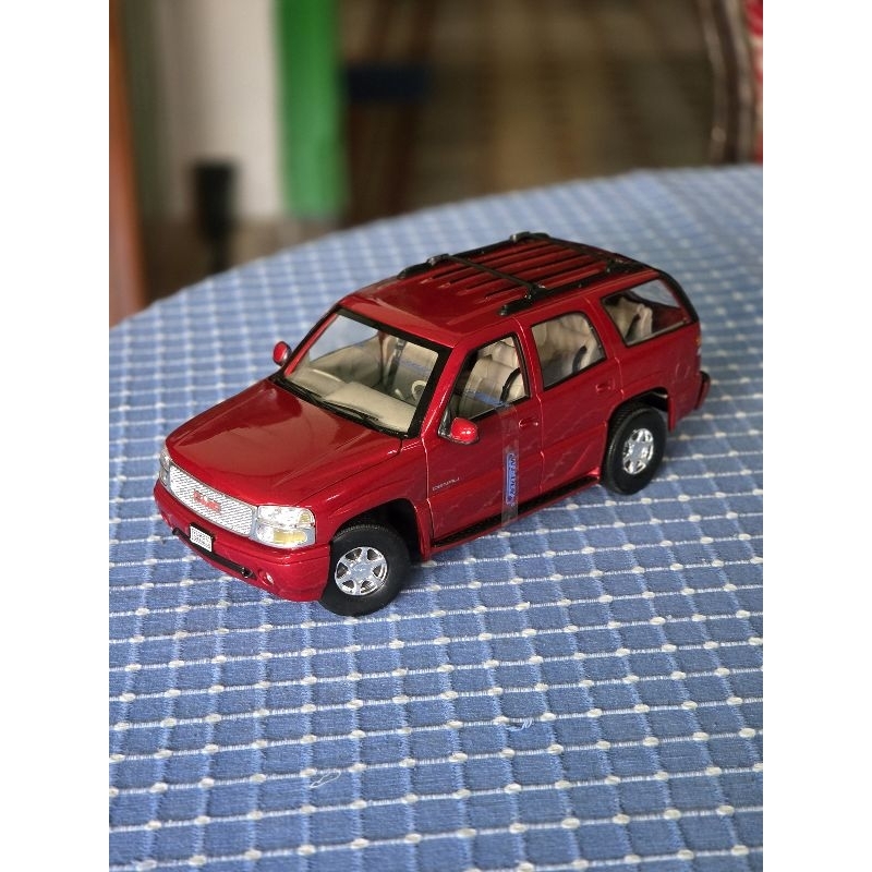 Diecast Welly GMC Yukon Denali merah maroon skala 1:18
