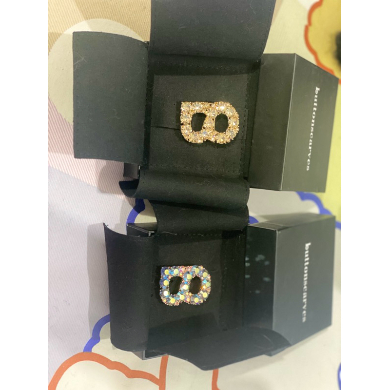 Orlin Brooch Buttonscarves