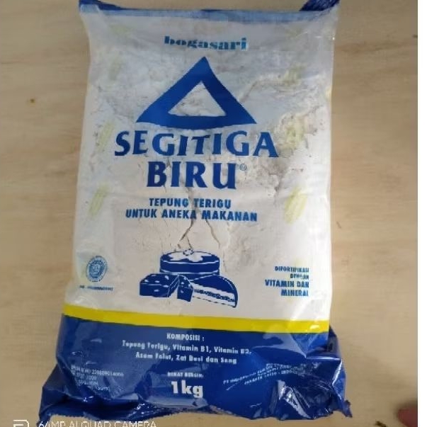 

Tepung Terigu Segitiga Biru 1kg / 1000g tepung protein rendah / tepung gendum / gendum segitiga biru