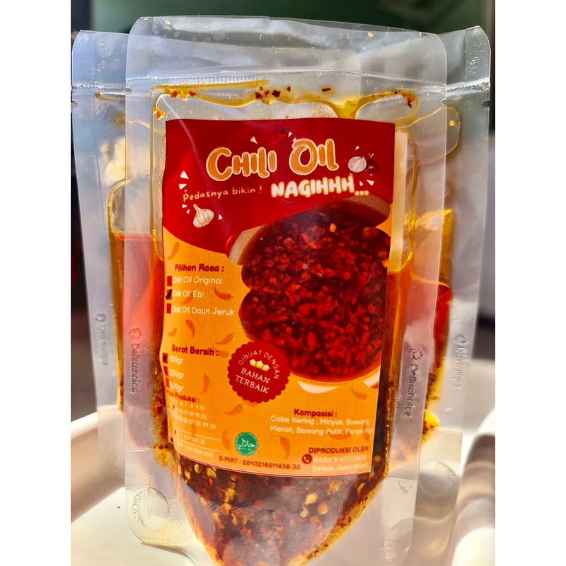 

Chili Oil Ebi HALAL - Minyak Cabai dengan campuan Ebi, Enak Pedas Gurih Nagih Isi 100 Gram