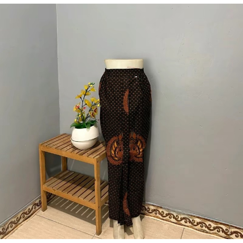 rok batik wiru. rok span batik. rok batik span. rok batik wiru truntum.rok batik soloan .rok batik w