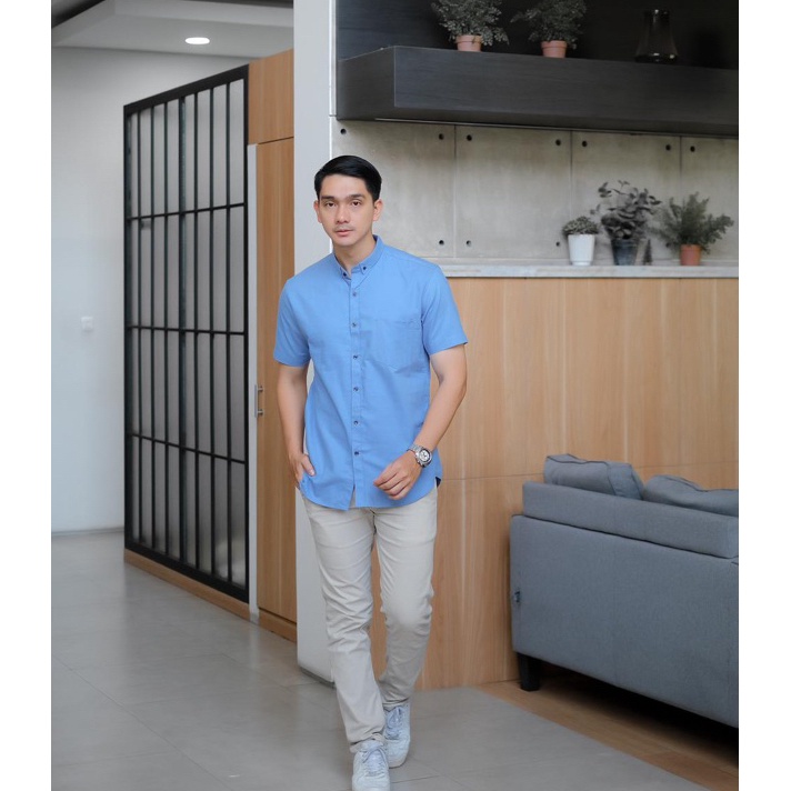 kemeja polos cowok lengan pendek biru denim hem pria