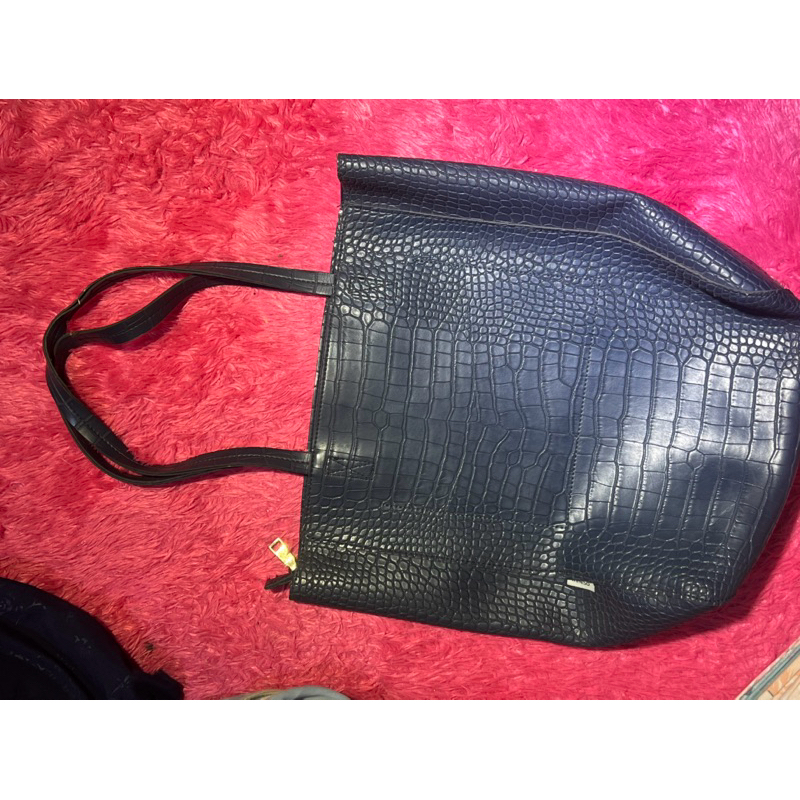 tote bag miniso motif croco warna navy