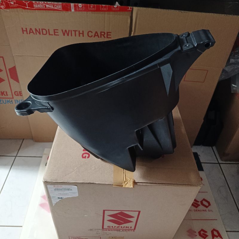 BOX BAGASI HELM SUZUKI AXELO 125 ORIGINAL SGP