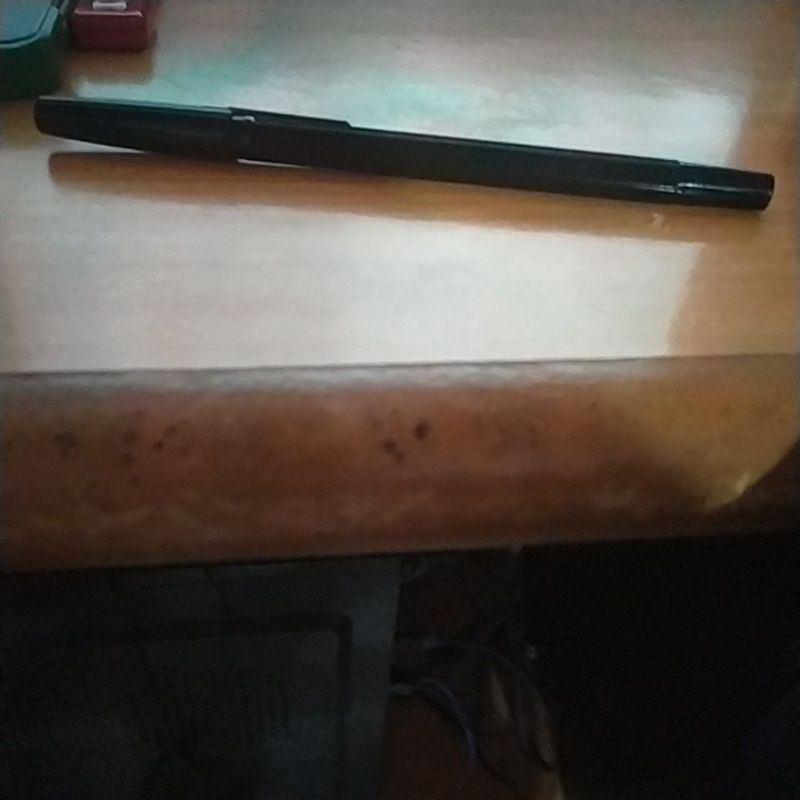 

pulpen tinta hitam