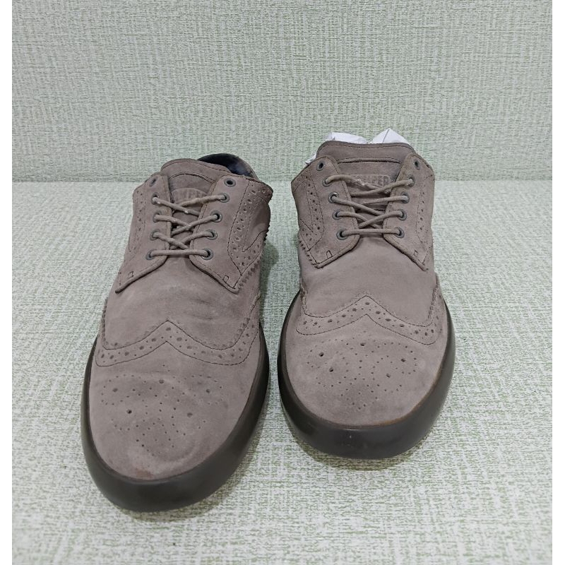 Pantopel wingtip Camper kulit suede