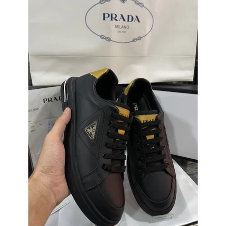 Prada Sneakers Pria Kulit Premium – Hitam Klasik