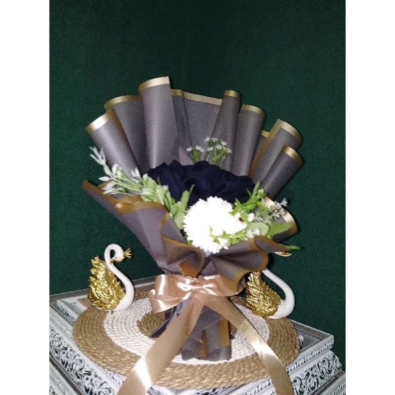 supenir buket hijab voal premium.paris panjapa isi satu pic hijab dan bunga estektik.