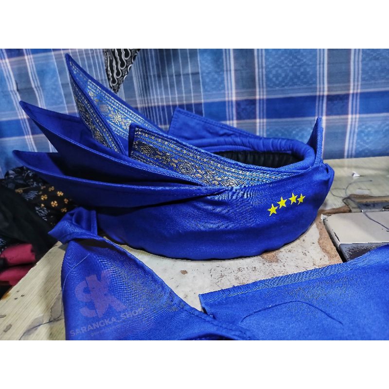 iket merak biru persib