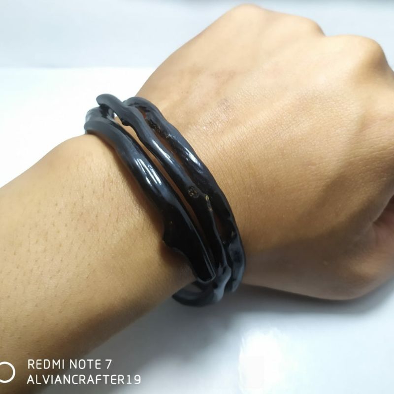GELANG BAHAR HITAM 3 LILIT ORIGINAL bahan akar bahar hitam asli bahan lentur dan tidak mudah patah, 