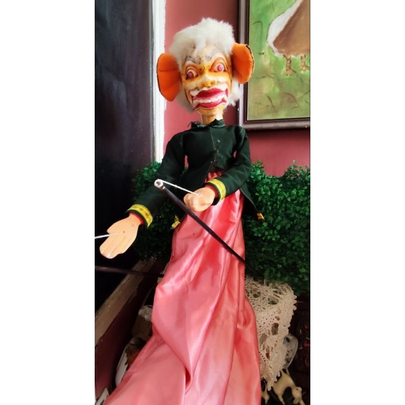 Wayang Golek klasik Antik Vintage T :70cm Minus Baju Robek&1 batang ditangan hilang