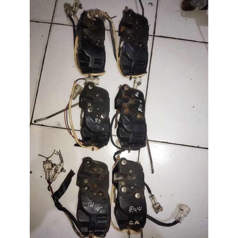 doorlock pintu  Baleno old 1996-2002 kanan sopir