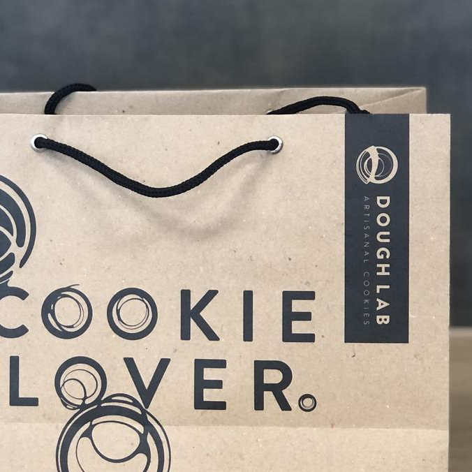

Paperbag Tas Jinjing Multifungsi Kotak Coklat Dough Lab Paper Bag Tas Kado Hampers Ulang Tahun