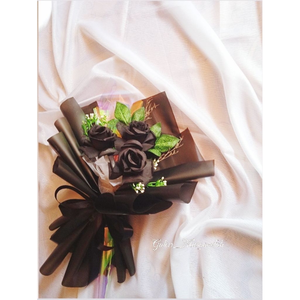 black rose/ buket hitam /mawar hitam/ buket cowok/buket wisuda/buket bunga/bunga artificial